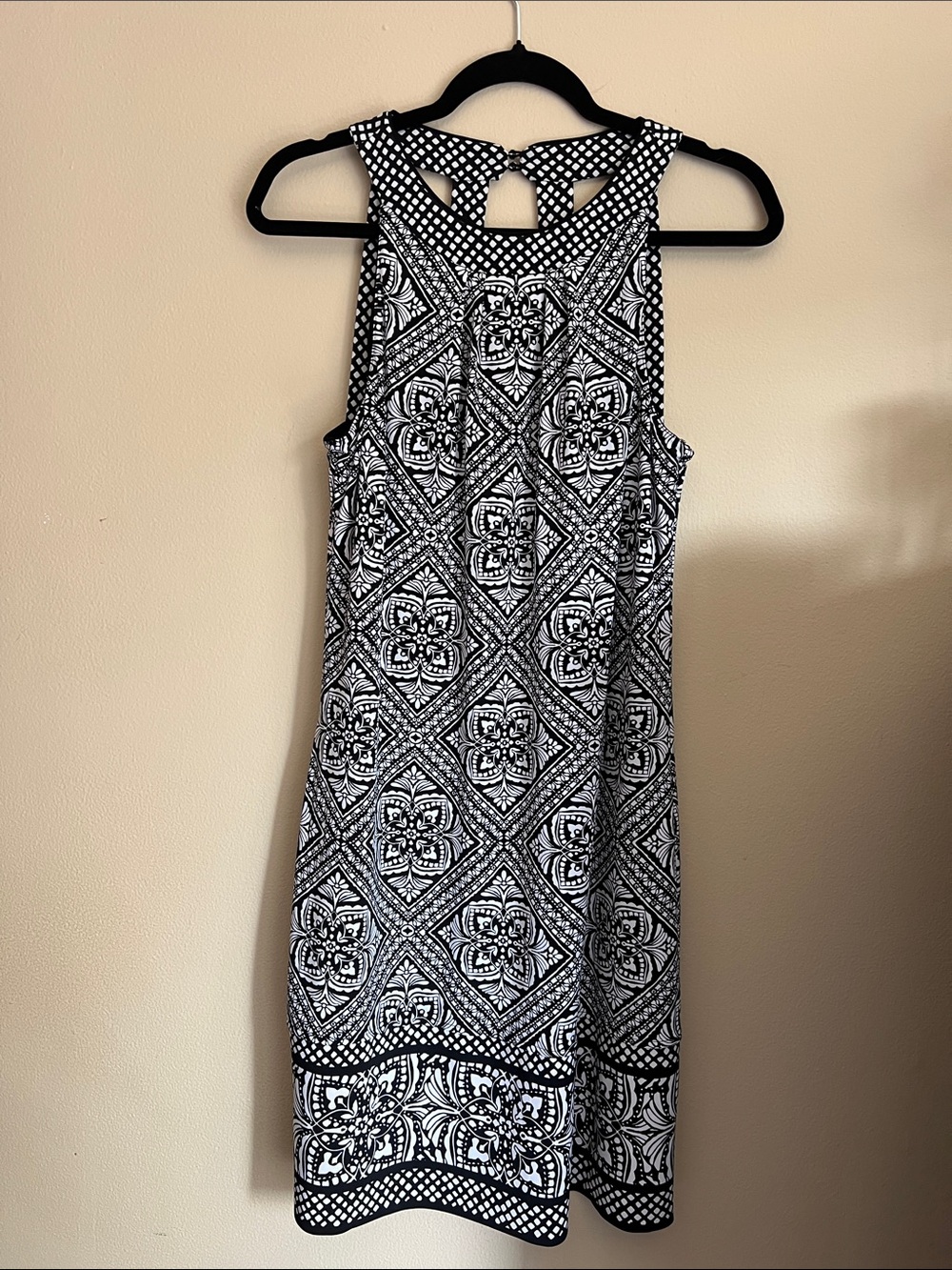 White House Black Market Geometric Medallion Caged Keyhole Shift Dress M